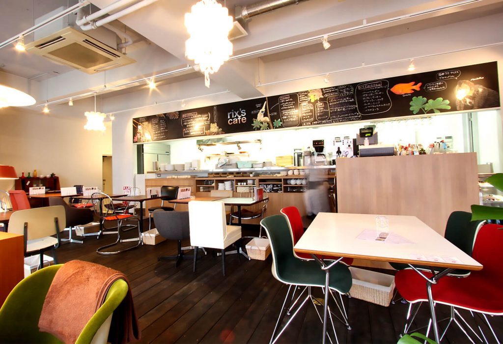 おしゃれなカフェの店内