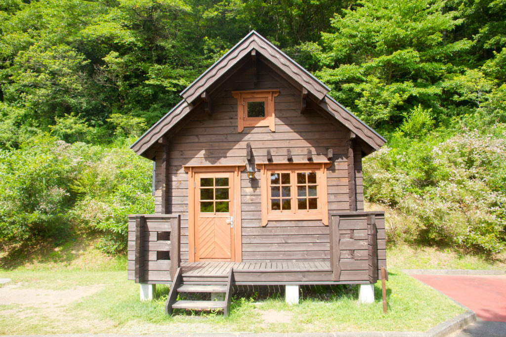 屋外のサウナ小屋